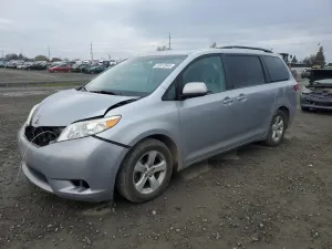 Toyota Sienna LE 3.5L 6 2017