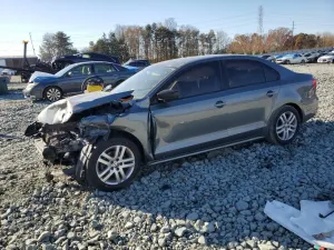 Volkswagen Jetta BASE 2 L 4 2015