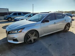 Nissan Altima SR 2.5L 4 2019