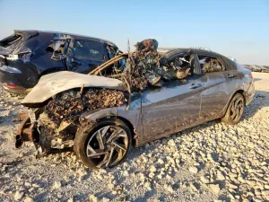 Hyundai Elantra 2.0L 4 2025