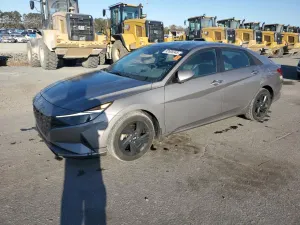 Hyundai Elantra SEL 2.0L 4 2022