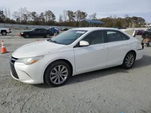 Toyota Camry LE 2.5L 4 2015