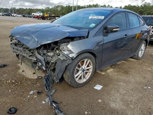 Ford Focus SE 2.0L 4 2017