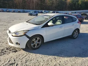 Ford Focus SE 2.0L 4 2013