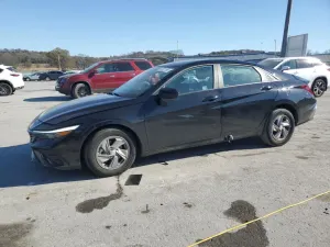 Hyundai Elantra SE 2.0L 4 2025