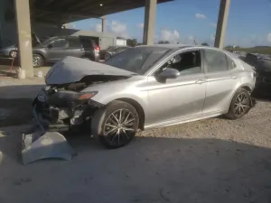 Toyota Camry SE 2.5L 4 2022