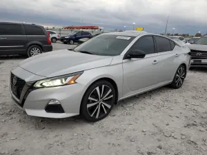 Nissan Altima SR 2.5L 4 2020