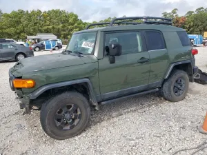Toyota FJ Cruiser 4.0L 6 2011