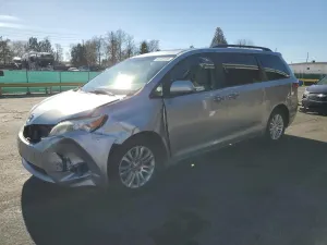 Toyota Sienna XLE 3.5L 6 2015