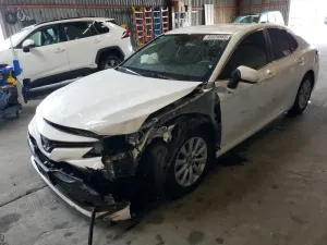Toyota Camry LE 2.5L 4 2020