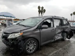Toyota Sienna XLE 3.5L 6 2018