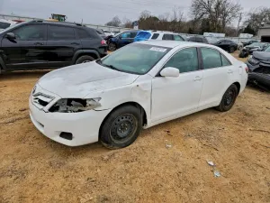 Toyota Camry BASE 2.5L 4 2011