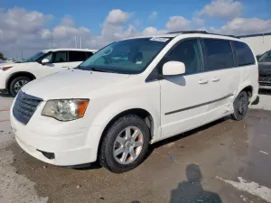 Chrysler Town & Country TOURING 3.8L 6 2010