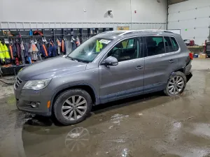 Volkswagen Tiguan SE 2.0L 4 2010