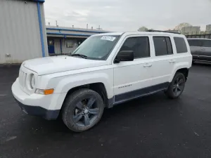 Jeep Patriot LATITUDE 2.4L 4 2015