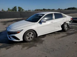 Hyundai Elantra SE 2.0L 4 2025
