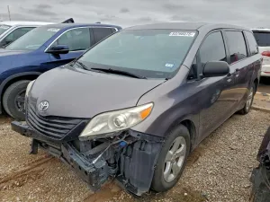 Toyota Sienna 3.5L 6 2015