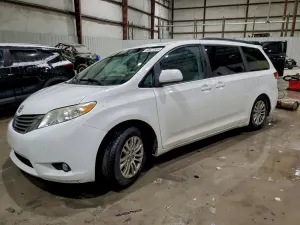 Toyota Sienna XLE 3.5L 6 2013