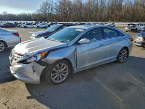 Hyundai Sonata SE 2.4L 4 2013