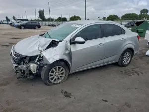 Chevrolet Aveo (Sonic) LT 1.8L 4 2017