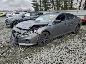 Nissan Altima SR 2.5L 4 2022