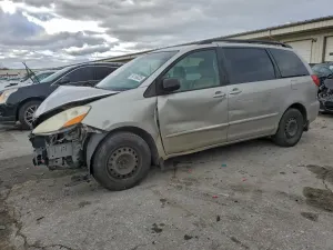 Toyota Sienna CE 3.5L 6 2010