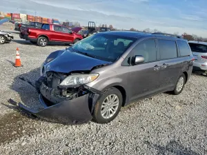 Toyota Sienna XLE 3.5L 6 2011