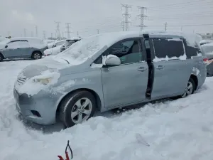 Toyota Sienna LE 3.5L 6 2011