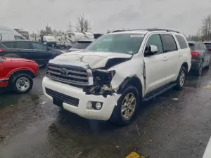 Toyota Sequoia SR5 5.7L 8 2011