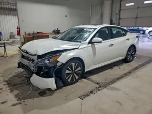Nissan Altima SV 2.5L 4 2019