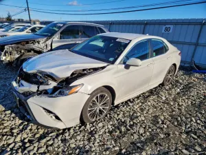Toyota Camry SE 2.5L 4 2020