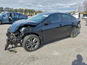 Kia Cerato / Forte / K3 LX 2 L 4 2023