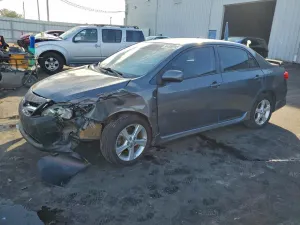 Toyota Corolla BASE 1.8L 4 2013