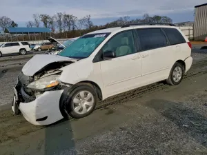 Toyota Sienna CE 3.5L 6 2007