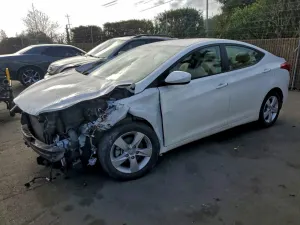 Hyundai Elantra GLS 1.8L 4 2013