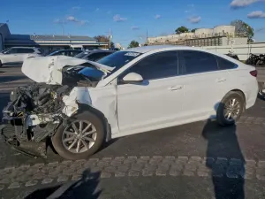 Hyundai Sonata SE 2.4L 4 2019