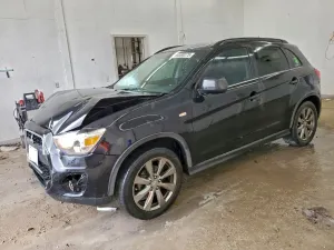 Mitsubishi Outlander LE 2.0L 4 2013