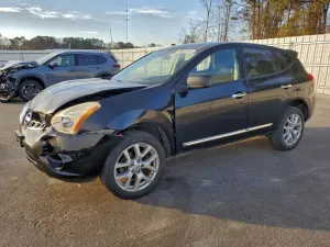 Nissan Rogue S 2.5L 4 2013