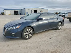 Nissan Altima SV 2.5L 4 2020