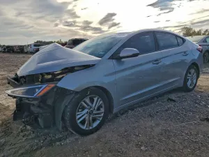 Hyundai Elantra SEL 2.0L 4 2020