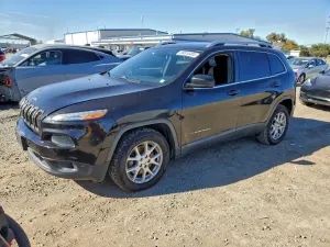 Jeep Cherokee LATITUDE 2.4L 4 2015