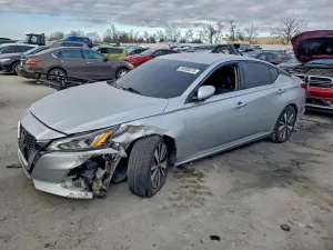 Nissan Altima SV 2.5L 4 2021