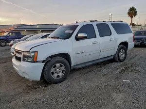 Chevrolet Suburban C1500 LT 5.3L 8 2013