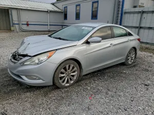 Hyundai Sonata SE 2.4L 4 2013
