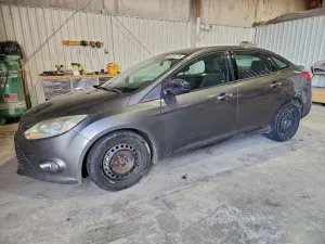 Ford Focus SE 2.0L 4 2012