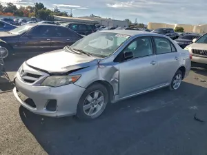 Toyota Corolla BASE 1.8L 4 2011