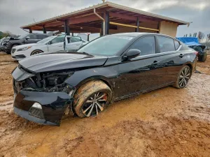 Nissan Altima SR 2.5L 4 2020