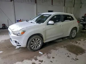 Mitsubishi Outlander SE 2.0L 4 2011
