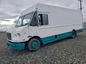 Freightliner Business Class M2 M LINE WALK-IN VAN 6.7L 6 2012