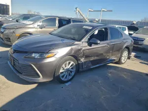 Toyota Camry LE 2.5L 4 2024